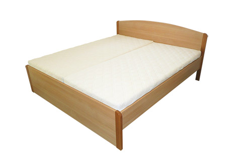 Dřevěná postel René